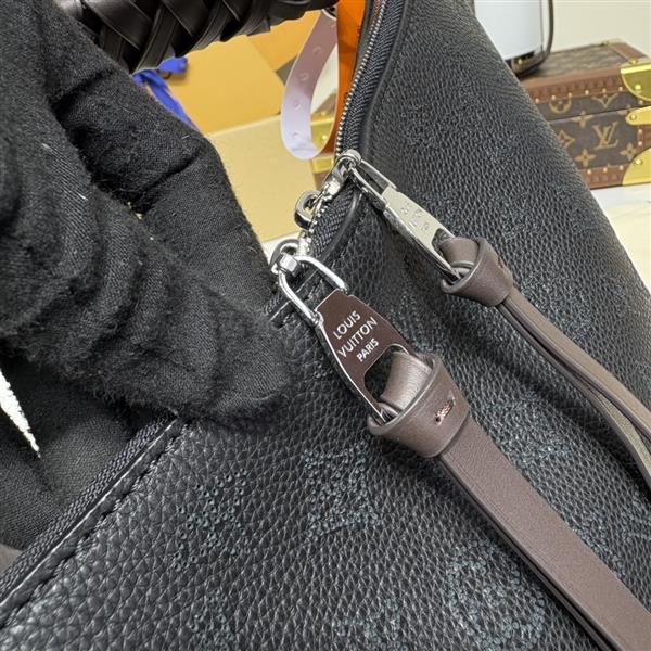 2026124175354408 560